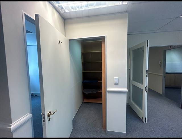 620M² OFFICE TO LET IN KENILWORTH